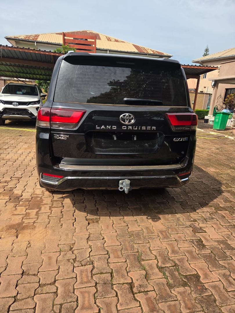 LAND CRUISER GXR IT