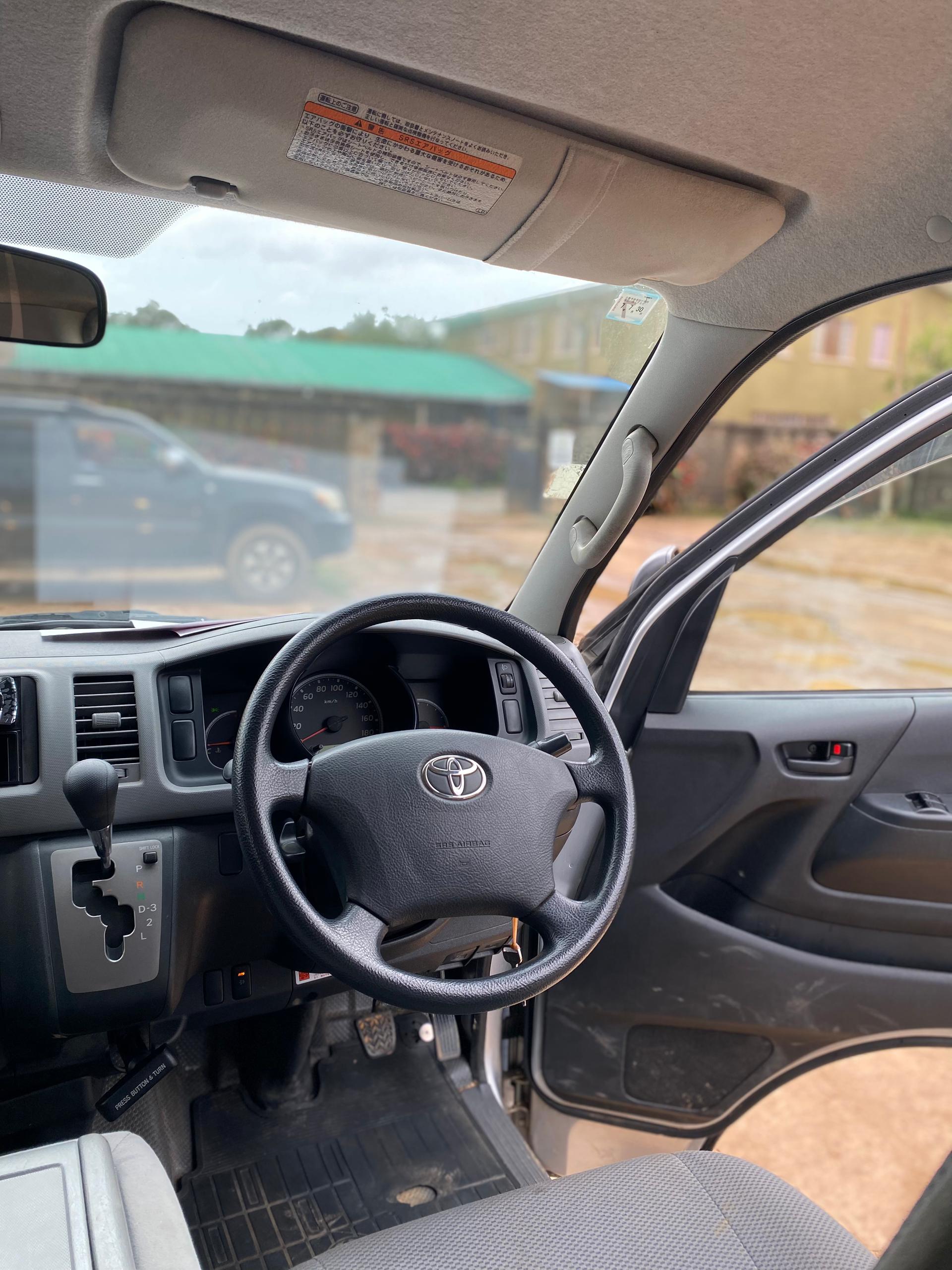 TOYOTA HIACE QUANTUM IT