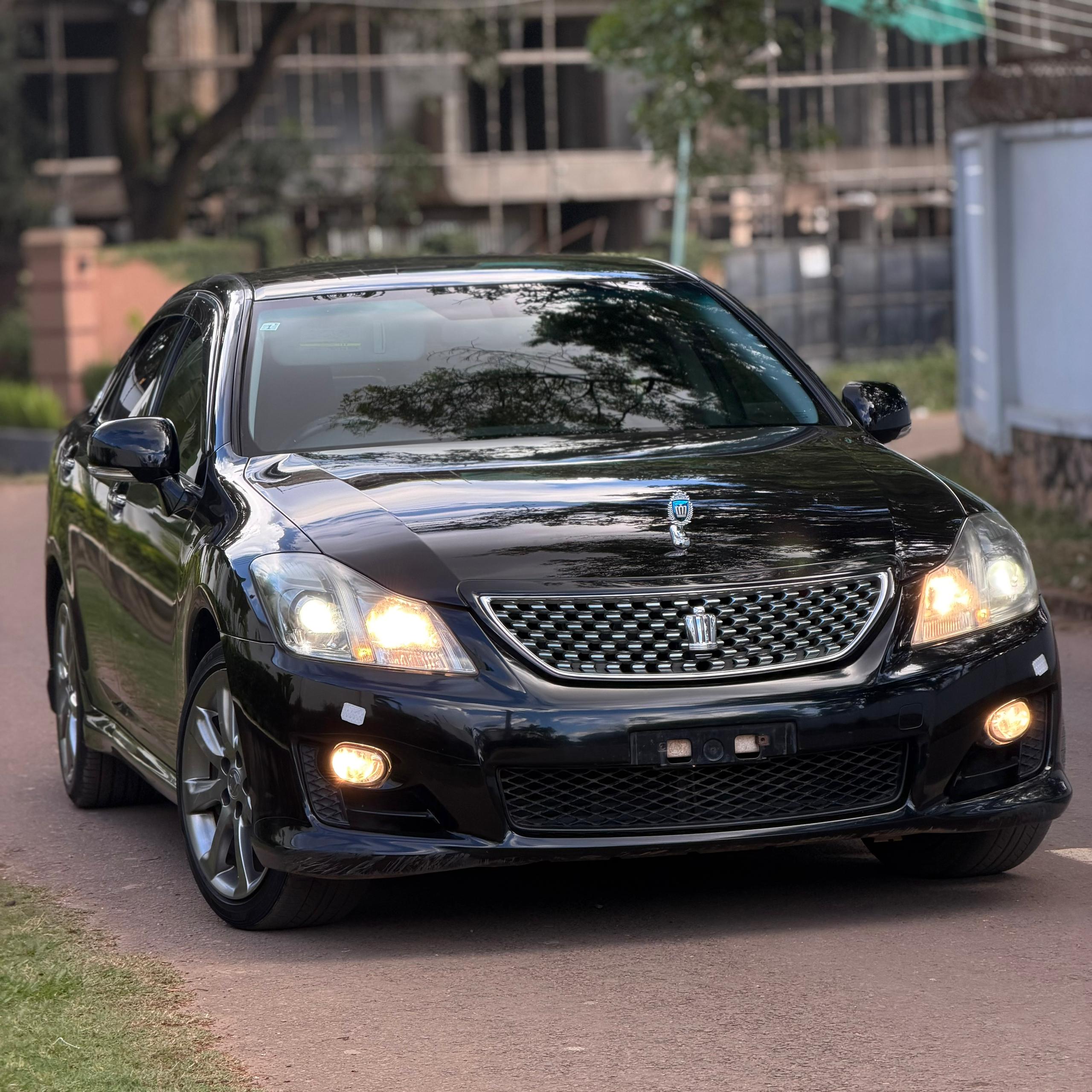 TOYOTA CROWN
