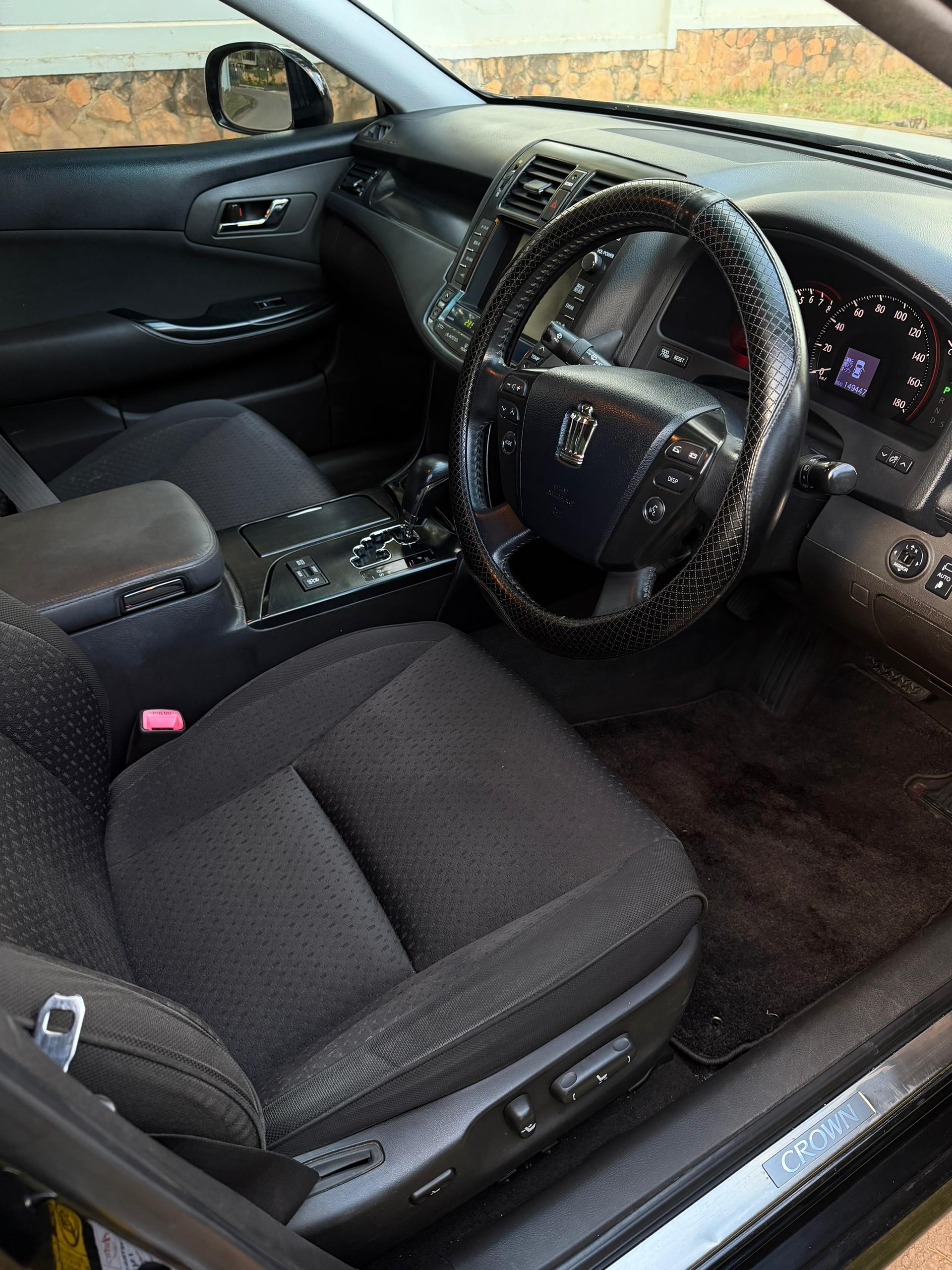 TOYOTA CROWN